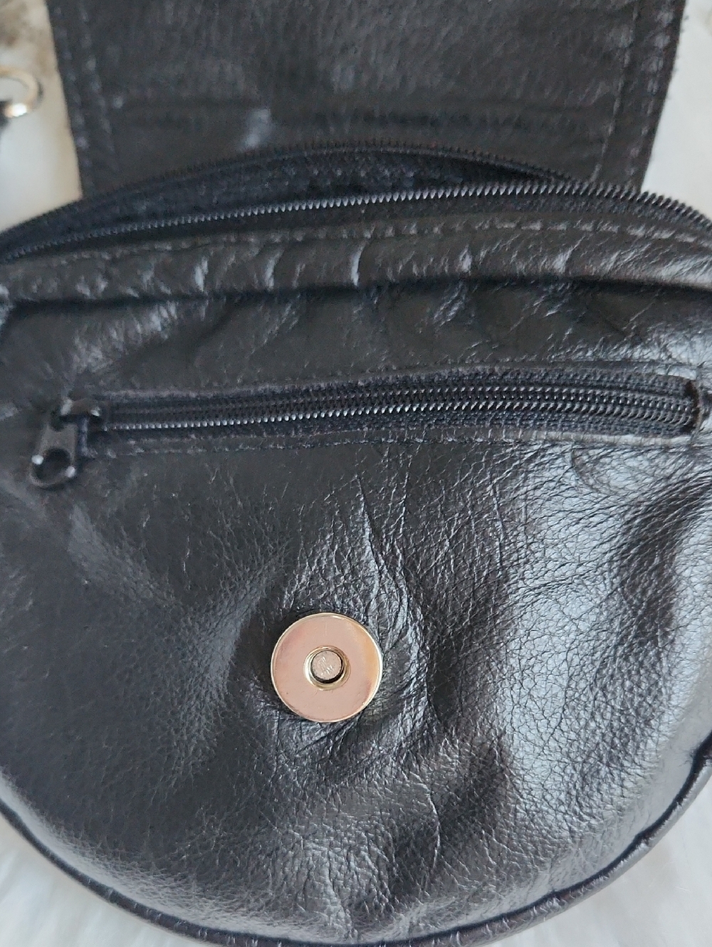 TALISMAN Motorcycle Vintage Black Leather Crossbody Bag with Silver Concho - Picture 4 of 9